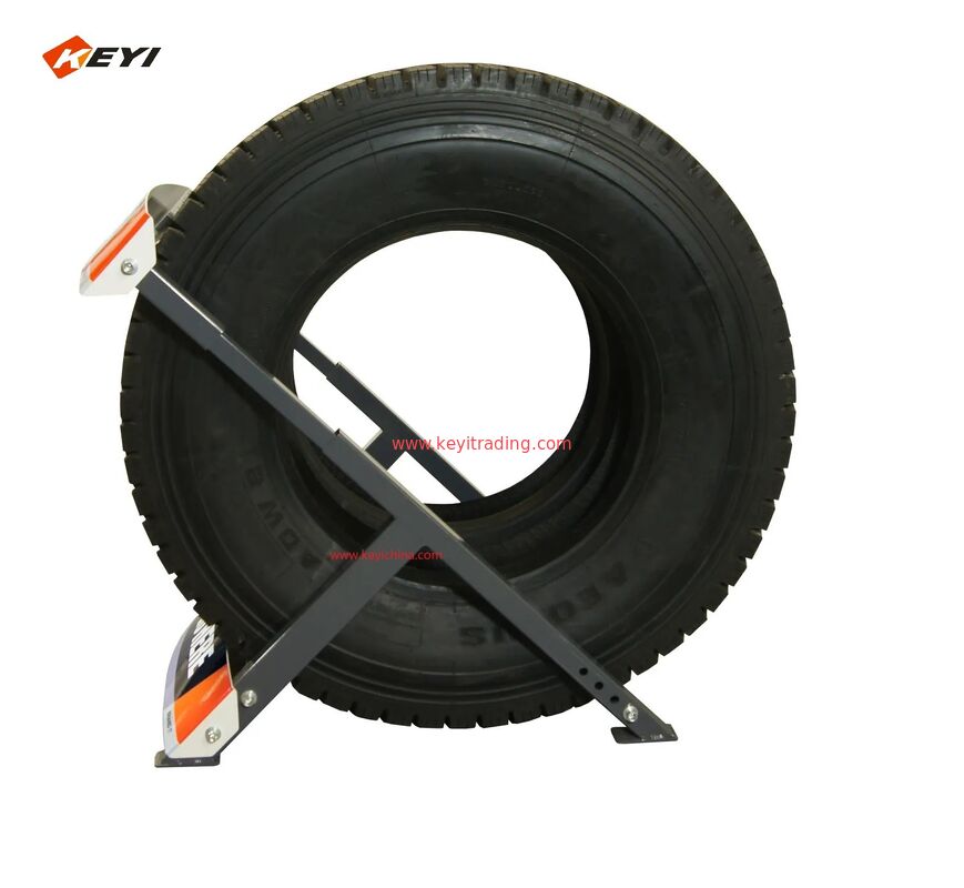Truck tire display rack